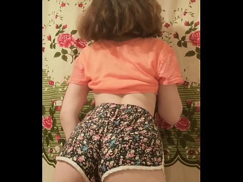 ❤️ מותק צעיר סקסי פושט את המכנסיים הקצרים במצלמה פורנו ב-iw.tube-sexer.ru ❌❤